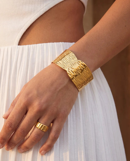 Iris bangle