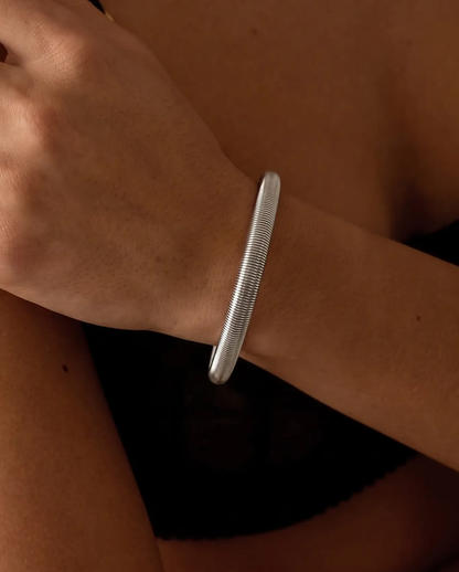 Viola bangle